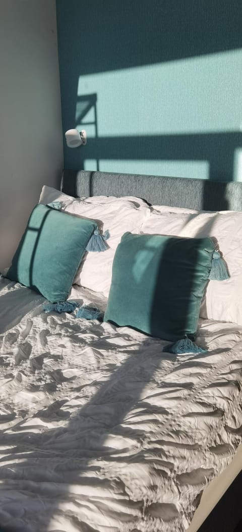 Quiet Street's Flat with free Parking near Town Centre House in England