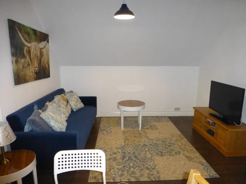 Quiet Street's Flat with free Parking near Town Centre House in England