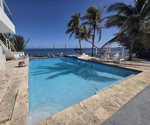 Day, Swimming pool