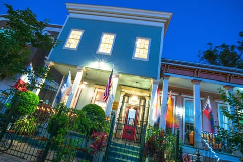 Facade/entrance, Decorative detail, Street view