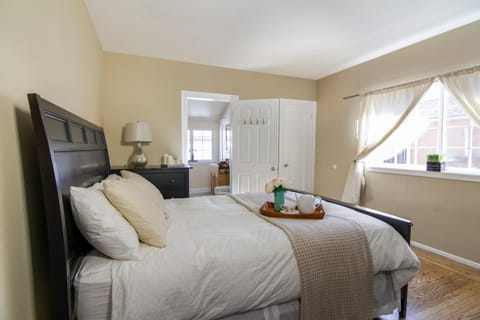 Bed, Photo of the whole room, Bedroom