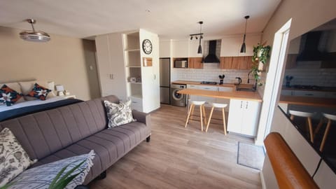 TV and multimedia, Kitchen or kitchenette, Living room, stove