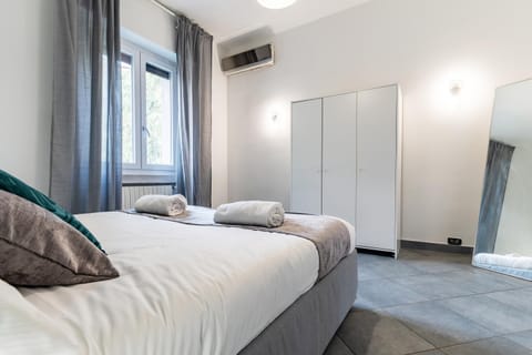 Bed, Photo of the whole room, towels, wardrobe, air conditioner