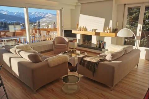 Living room, Mountain view