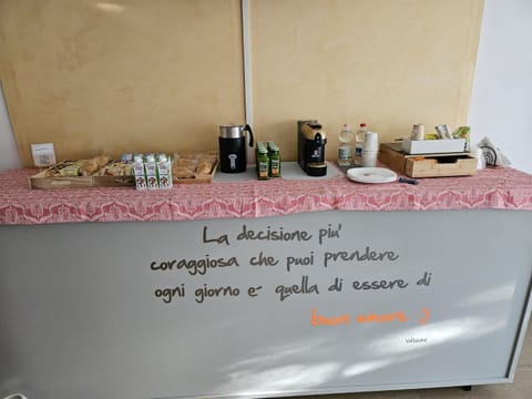 Coffee/tea facilities, Food, Breakfast, Drinks