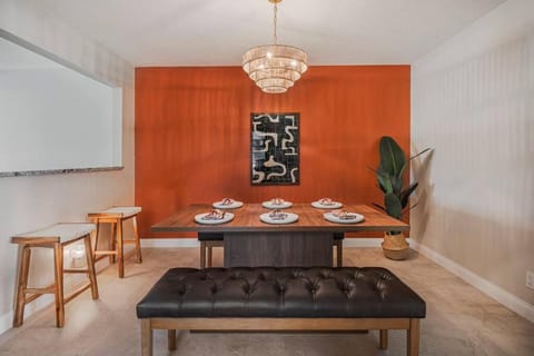 Chic 5 Bed Rooms Boho Retreat with - Games & Outdoor Movies! House in Albuquerque