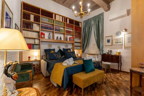 Library, Living room, Seating area