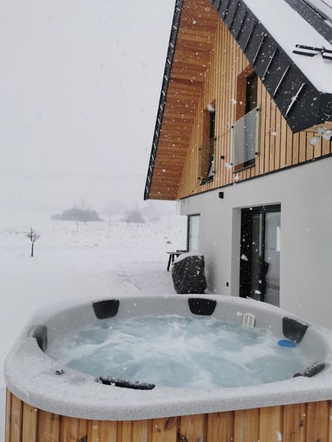 Winter, Hot Tub