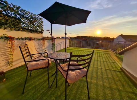 View (from property/room), Balcony/Terrace, Sunset, sunbed