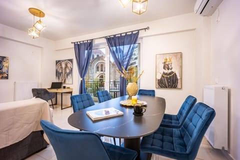 Seating area, Dining area