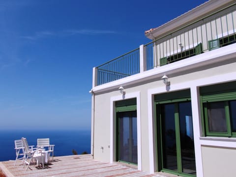 Facade/entrance, Sea view