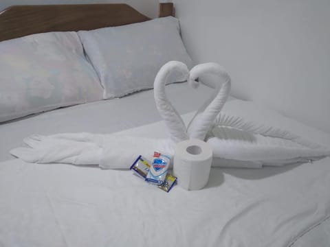 Photo of the whole room, towels