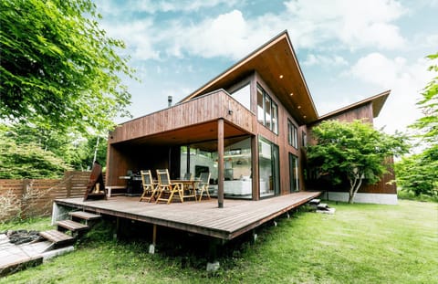 Property building, Day, Natural landscape, Garden, Balcony/Terrace, Garden view