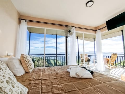 Patio, Bed, Day, Natural landscape, TV and multimedia, View (from property/room), Balcony/Terrace, Photo of the whole room, Bedroom, Mountain view, towels, air conditioner