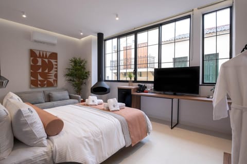 View (from property/room), Bedroom, Drinks, Location