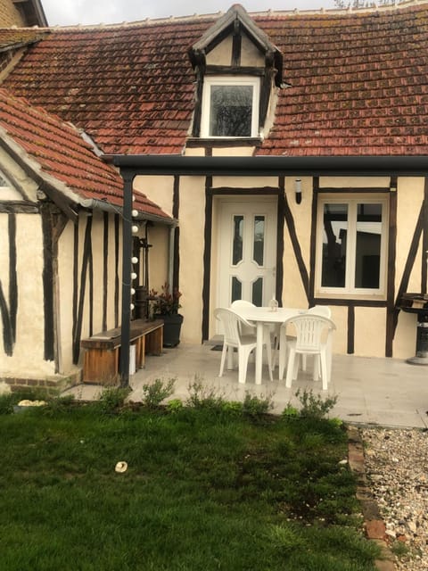 Property building, Patio, Garden