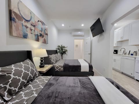 Modern Studio apartment right next to MrC hotel 5 minutes to Rodeo Drive Apartment in Beverly Hills