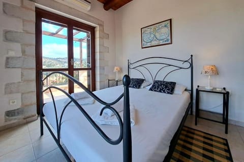 Villa Anais Charming Stone House Villa in Almyrida