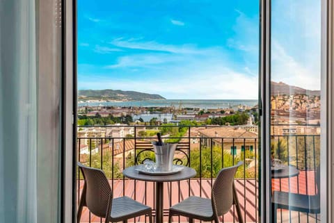Day, Natural landscape, View (from property/room), Balcony/Terrace, City view, Mountain view, Sea view