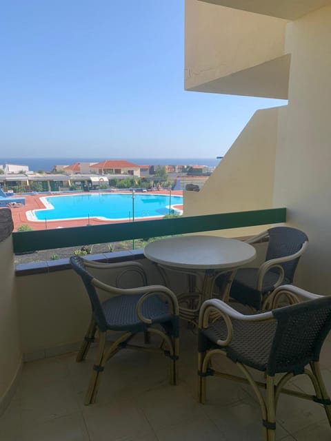 Day, View (from property/room), Balcony/Terrace, Pool view, Swimming pool, sunbed