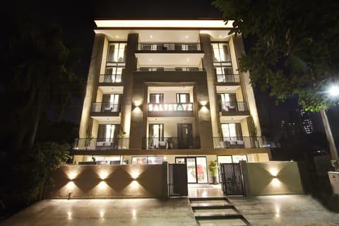 Property building, Facade/entrance, Night, View (from property/room), Balcony/Terrace, City view