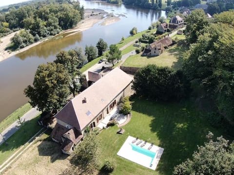 Property building, Natural landscape, Bird's eye view, Pool view, River view, Swimming pool
