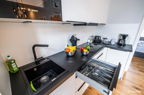 Coffee/tea facilities, Kitchen or kitchenette, stove, toaster