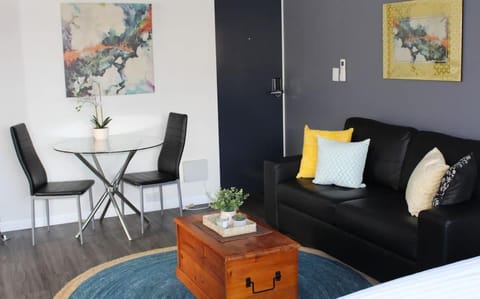 Studio 23 - City Pad with Free Parking Apartment in Launceston