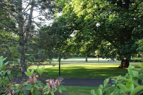 Studio 23 - City Pad with Free Parking Apartment in Launceston