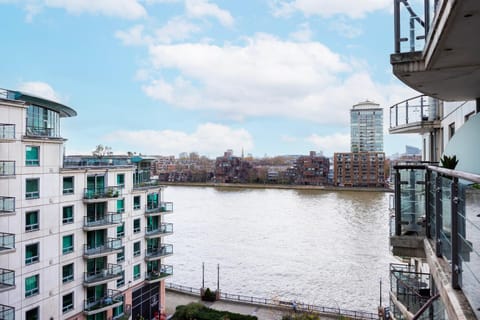 View (from property/room), Balcony/Terrace, Lake view, River view