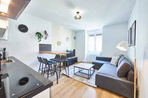 TV and multimedia, Kitchen or kitchenette, Living room, Dining area