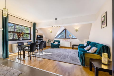 TV and multimedia, Living room, Dining area, Mountain view, heating, internet