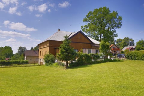 Property building, Spring, Day, Natural landscape, Garden, Garden view