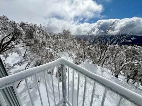 Day, Natural landscape, Winter, View (from property/room), Balcony/Terrace, Mountain view