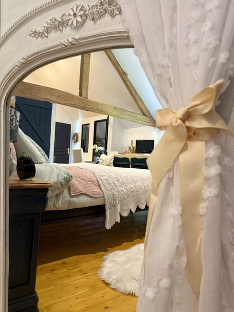 Bed, Photo of the whole room