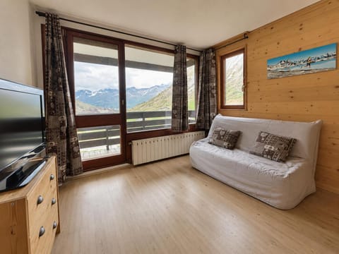 Living room, Lake view