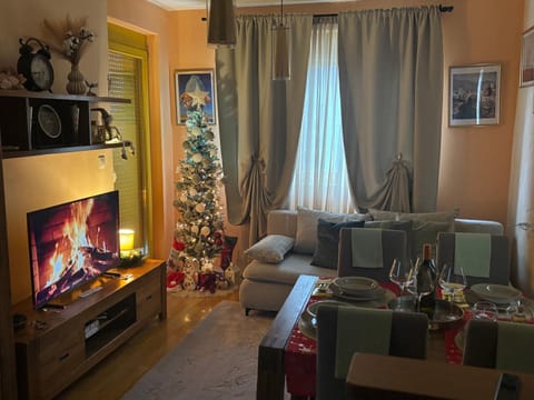 Communal lounge/ TV room, TV and multimedia, Living room, Seating area, Evening entertainment, flat iron