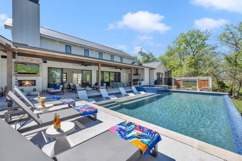 Lakeview Landing and Concierge Services House in Cottonwood Shores