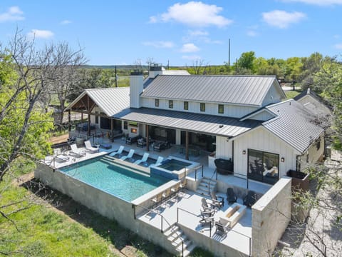 Lakeview Landing and Concierge Services House in Cottonwood Shores