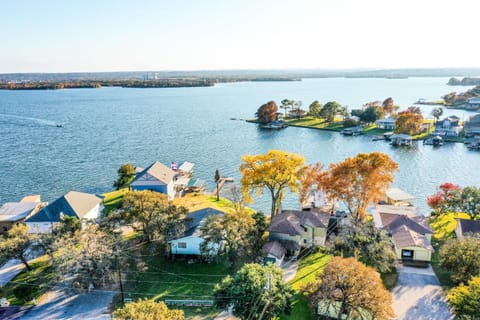 Waterfront Home and Concierge Services House in Granite Shoals