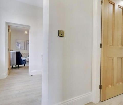 The Wellington Suite, Garrick House Apartment in Lichfield