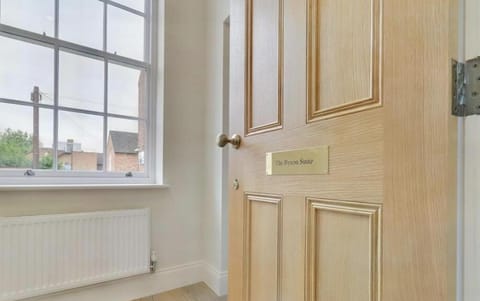 The Wellington Suite, Garrick House Apartment in Lichfield