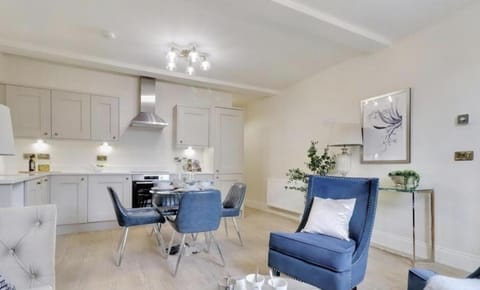The Wellington Suite, Garrick House Apartment in Lichfield