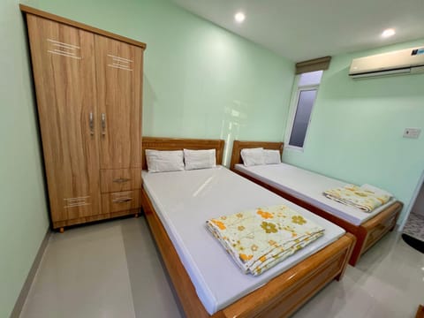 Bed, Photo of the whole room, towels, wardrobe, air conditioner