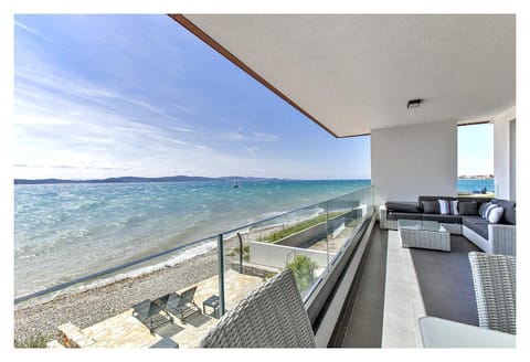 Day, View (from property/room), Balcony/Terrace, Seating area, Beach, Sea view
