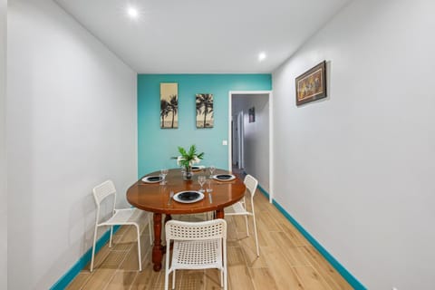 Living room, Decorative detail, Seating area, Dining area