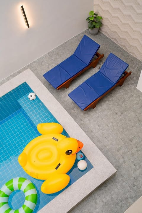 Pool view, Swimming pool, sunbed