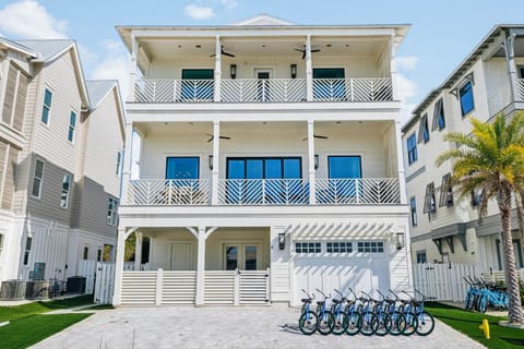 Property building, Facade/entrance, Cycling, Parking