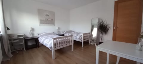 private rooms in luxury villa, free parking, close to the center Bed and Breakfast in Wassenaar