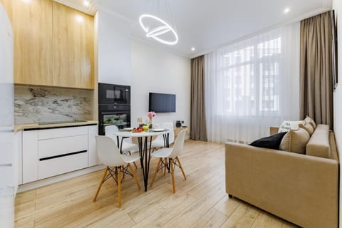 TV and multimedia, Kitchen or kitchenette, Living room, Dining area, oven, stove